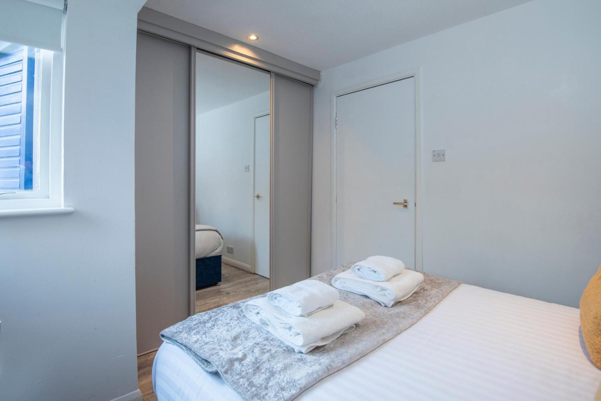 2 Bed Town House With Garden In Hackney, London Lägenhet Exteriör bild