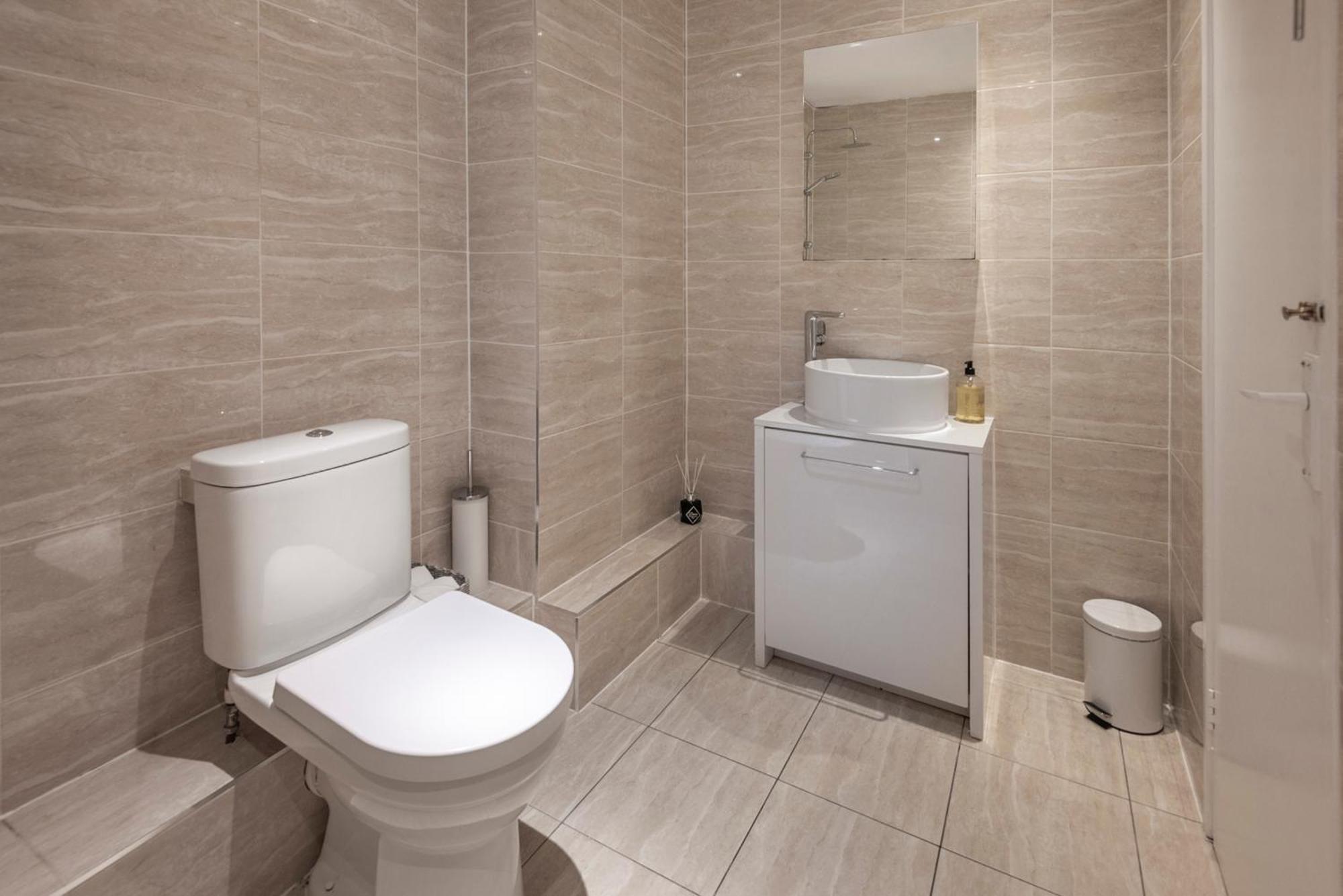 2 Bed Town House With Garden In Hackney, London Lägenhet Exteriör bild