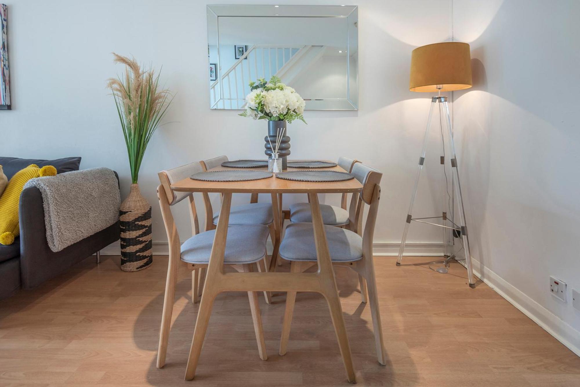 2 Bed Town House With Garden In Hackney, London Lägenhet Exteriör bild